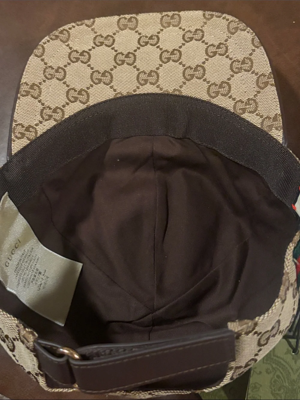 Gucci **unisex equally